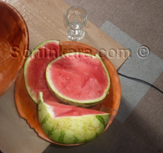 Cuisine: Gastronomie Sonink�: Le sutun bote, un plat ancestral sonink� � base de past�que rouge et de haricot tr�s facile � pr�parer