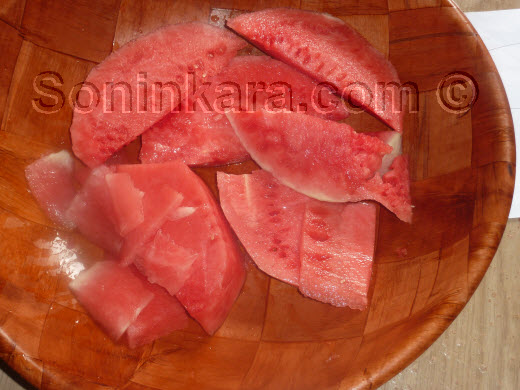 Cuisine: Gastronomie Sonink�: Le sutun bote, un plat ancestral sonink� � base de past�que rouge et de haricot tr�s facile � pr�parer