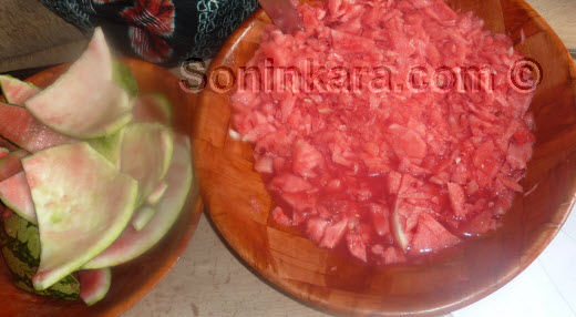 Cuisine: Gastronomie Sonink�: Le sutun bote, un plat ancestral sonink� � base de past�que rouge et de haricot tr�s facile � pr�parer