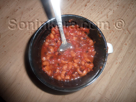 Cuisine: Gastronomie Sonink�: Le sutun bote, un plat ancestral sonink� � base de past�que rouge et de haricot tr�s facile � pr�parer