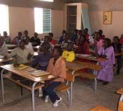 Les élèves de Waoundé réclament des profs et un lycée digne de ce nom Les élèves de Waoundé réclament des profs et un lycée digne de ce nom