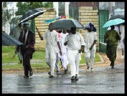 Sénégal: Des 'Ibadourahmane' ont célébré la Korité samedi 18 aout 2012, sous une forte pluie Sénégal: Des 'Ibadourahmane' ont célébré la Korité samedi 18 aout 2012, sous une forte pluie