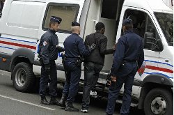 Sans-papiers: que faire en cas d'arrestation? Sans-papiers: que faire en cas d'arrestation?