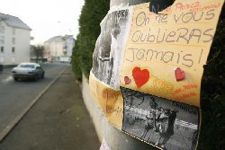 Marche de soutien � la m�moire de Larami (qui est un Sonink�) et Moushin mort suite � la collision de leur mini-moto avec une voiture de police